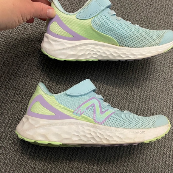 New Balance Little Girl Size 1. Worn ONCE!! - Picture 6 of 7